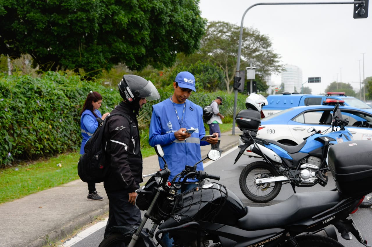 Primeiro dia de operações contra motos sem placas termina com mais de 50 veículos rebocados e 225 autuações