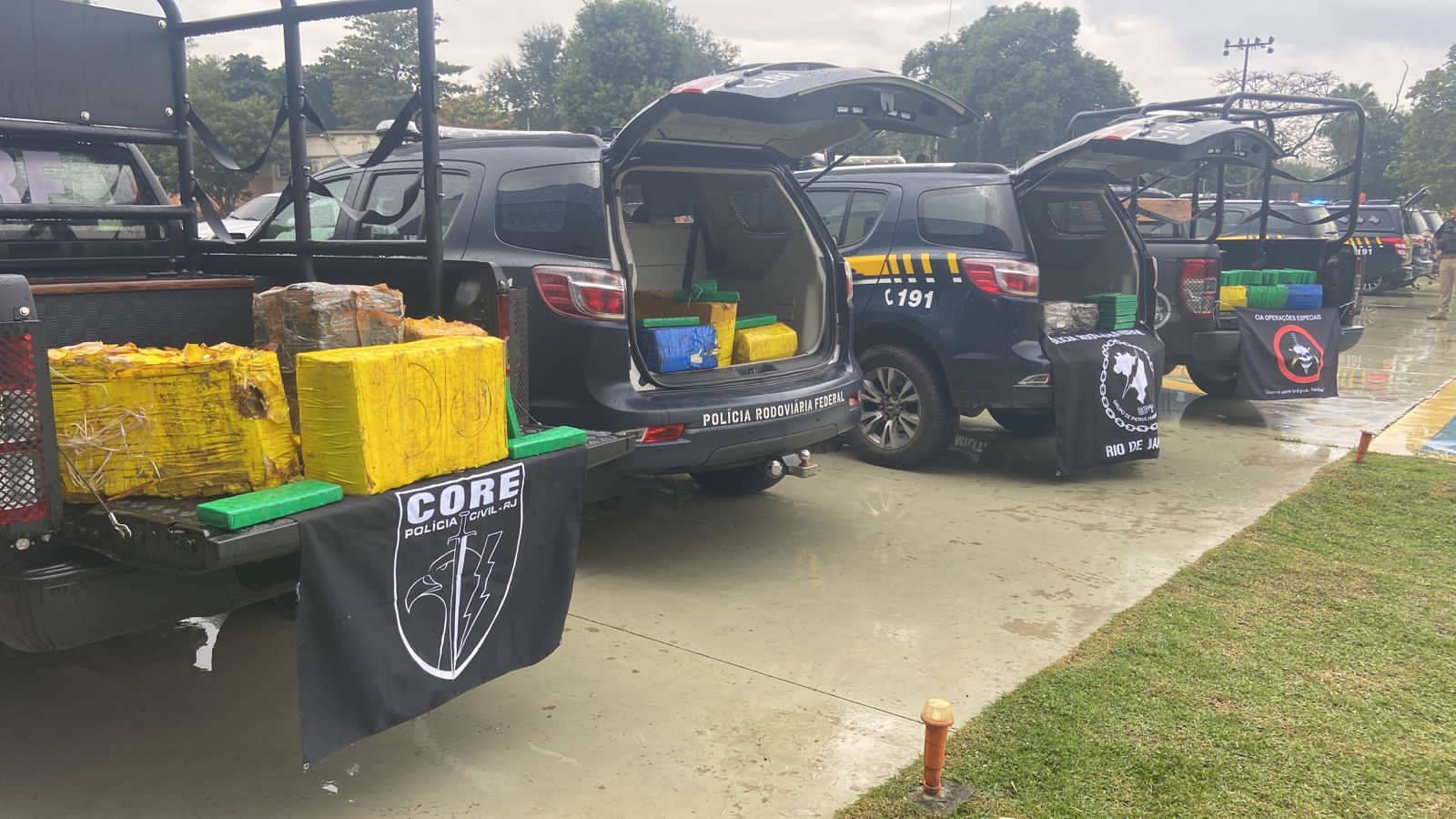 Ação conjunta entre PRF, BOPE e CORE apreende cerca de meia de tonelada de maconha em Seropédica