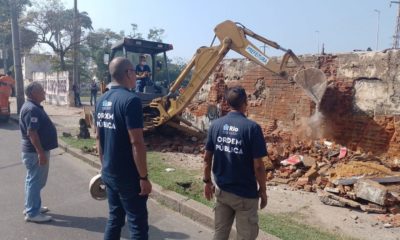 Muro derrubado pela ação na SEOP