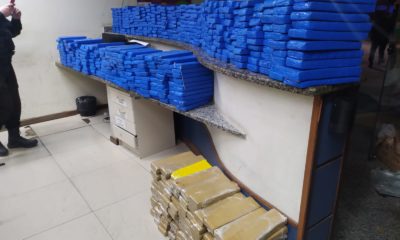 Os agentes conseguiram interceptar um veículo que transportava 674 de maconha