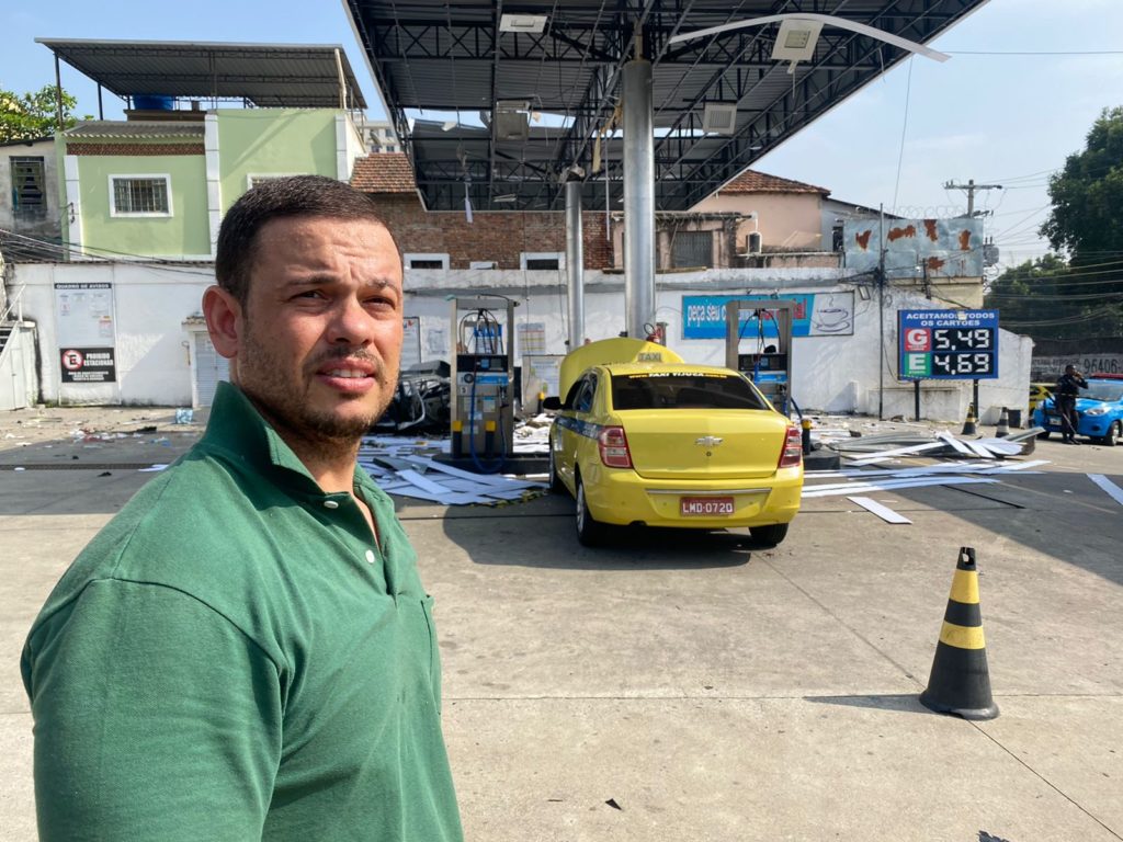 Estevão Costa estava abastecendo quando a explosão acontecer