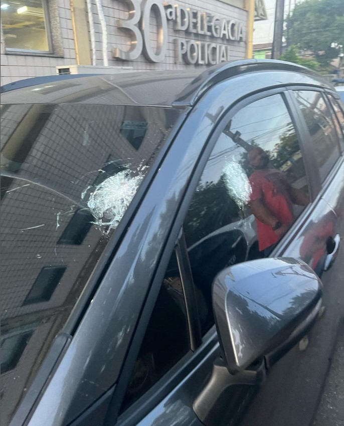 Carro da vereadora Verônica Costa