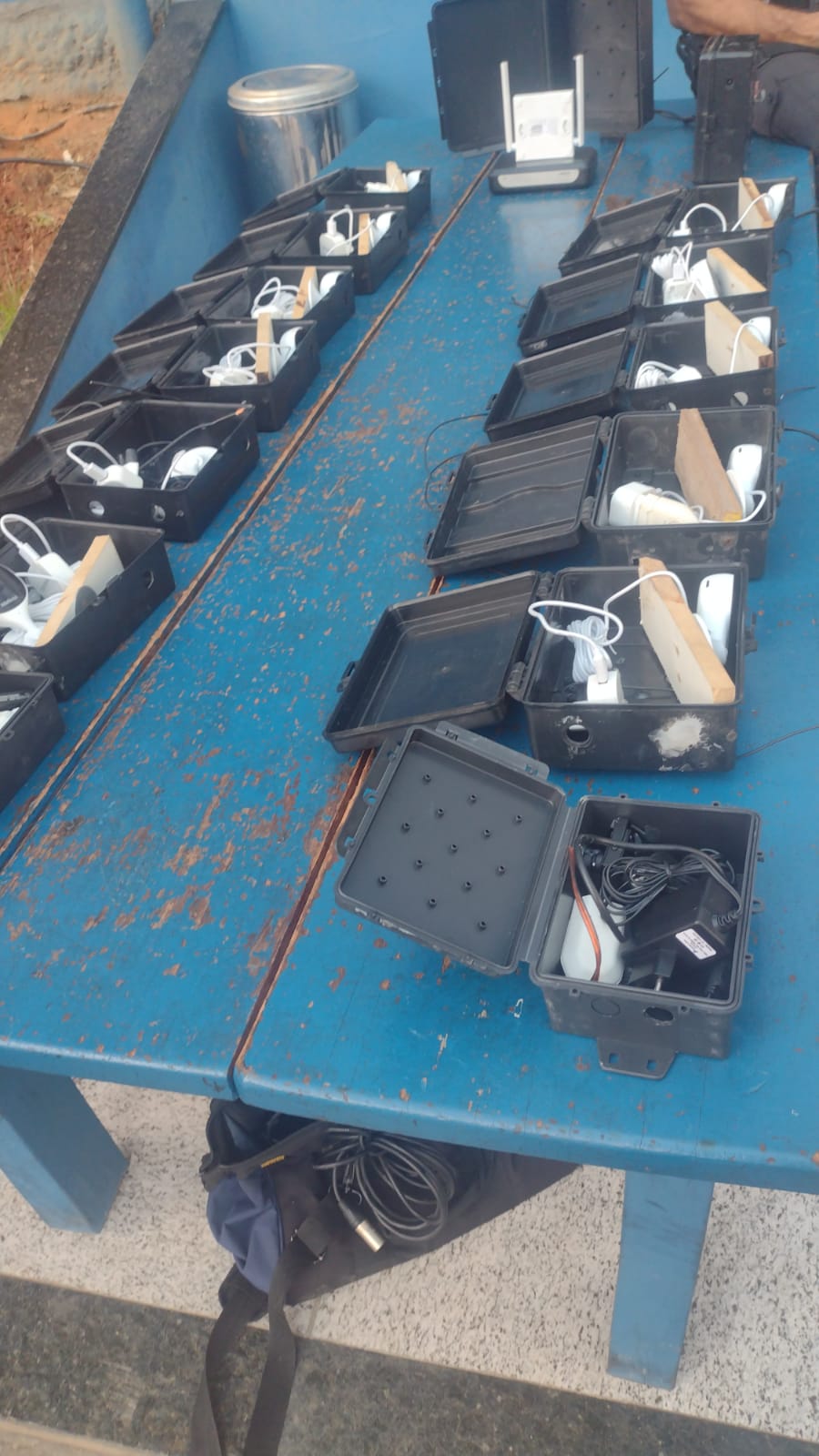 câmeras de segurança apreendidas em operação no Complexo de Israel