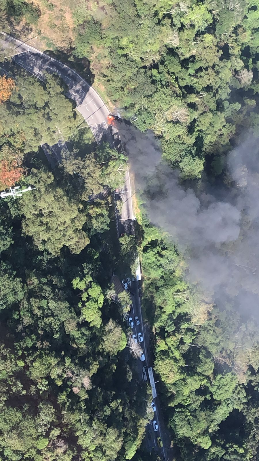 carro pegando fogo na Grajaú-Jacarepaguá