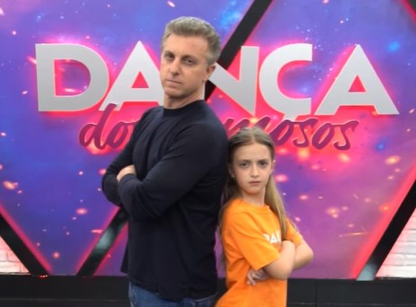 Luciana dança com a filha Eva na Dança dos Famosos