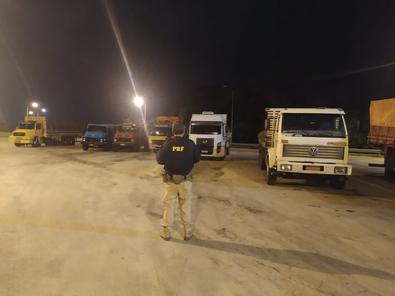 PRF caminhões
