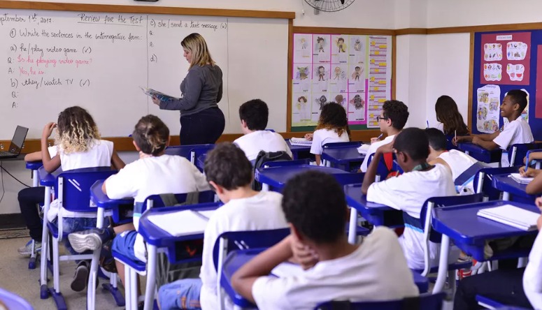Professores terão aumento na carga horária