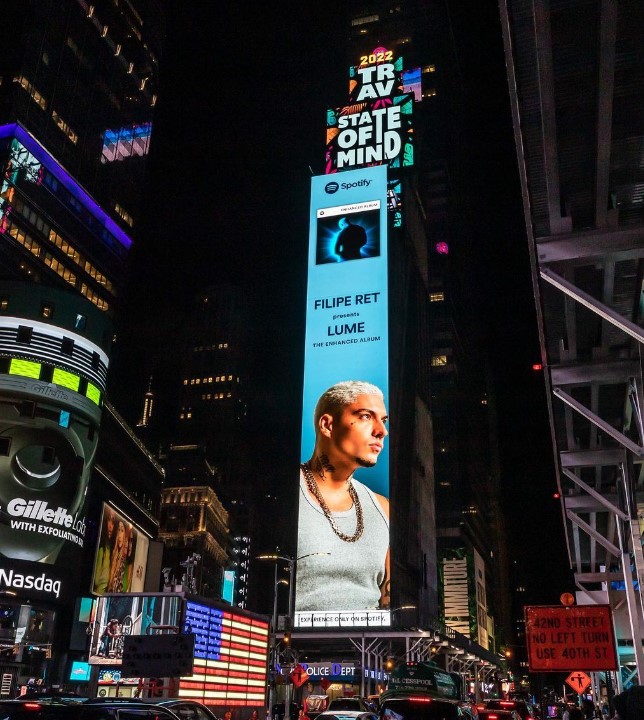 Capa do álbum Lume exposta no Times Square