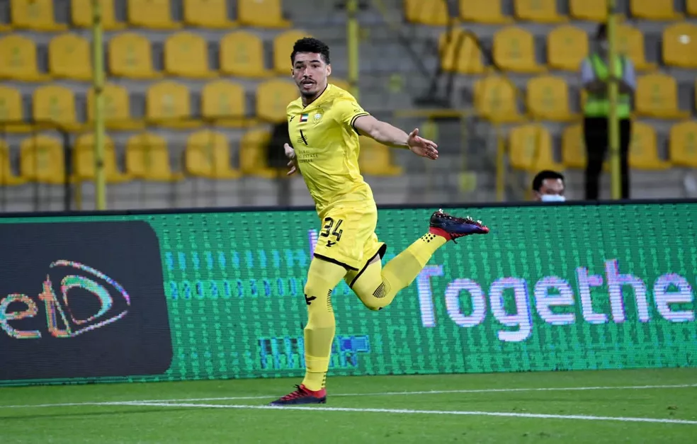 Adryelson comemora gol pelo Al-Wasl, dos Emirados Árabes