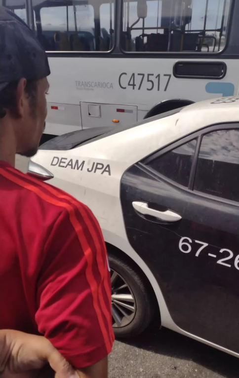 Homem é preso por descumprir medida protetiva e agredir a ex durante entrevista de emprego