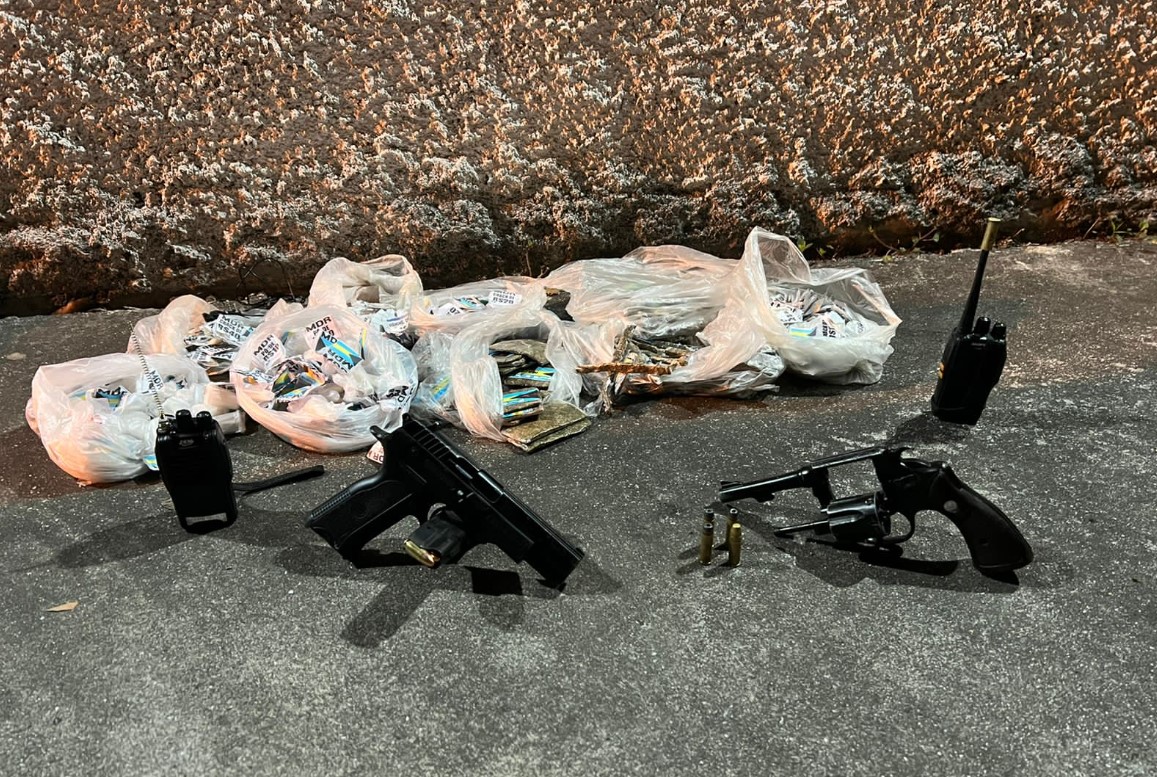 Drogas e armas apreendidos em Anchieta