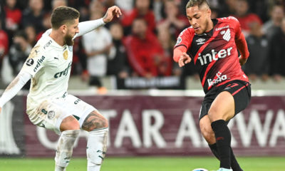 Athletico-PR vence o Palmeiras no jogo de ida da semifinal da Libertadores