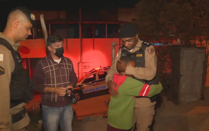 Menino Miguel agradece policiais militares
