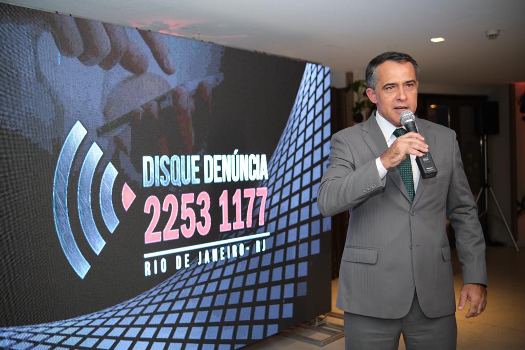 Renato Almeida, diretor -geral do Instituto MovRio, durante cerimônia de comemoração aos 27 anos do Disque Denúncia