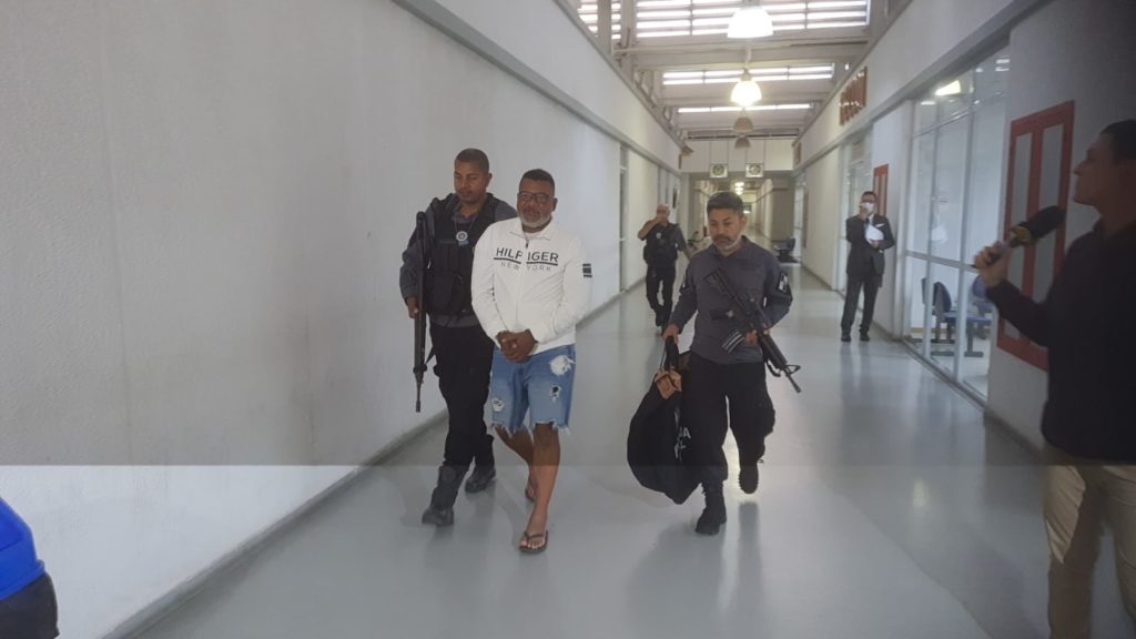 Edson e o filho, o Willian Coelho, são alvos da operação 'Resina', que investiga o roubo de caminhões de carga no Rio