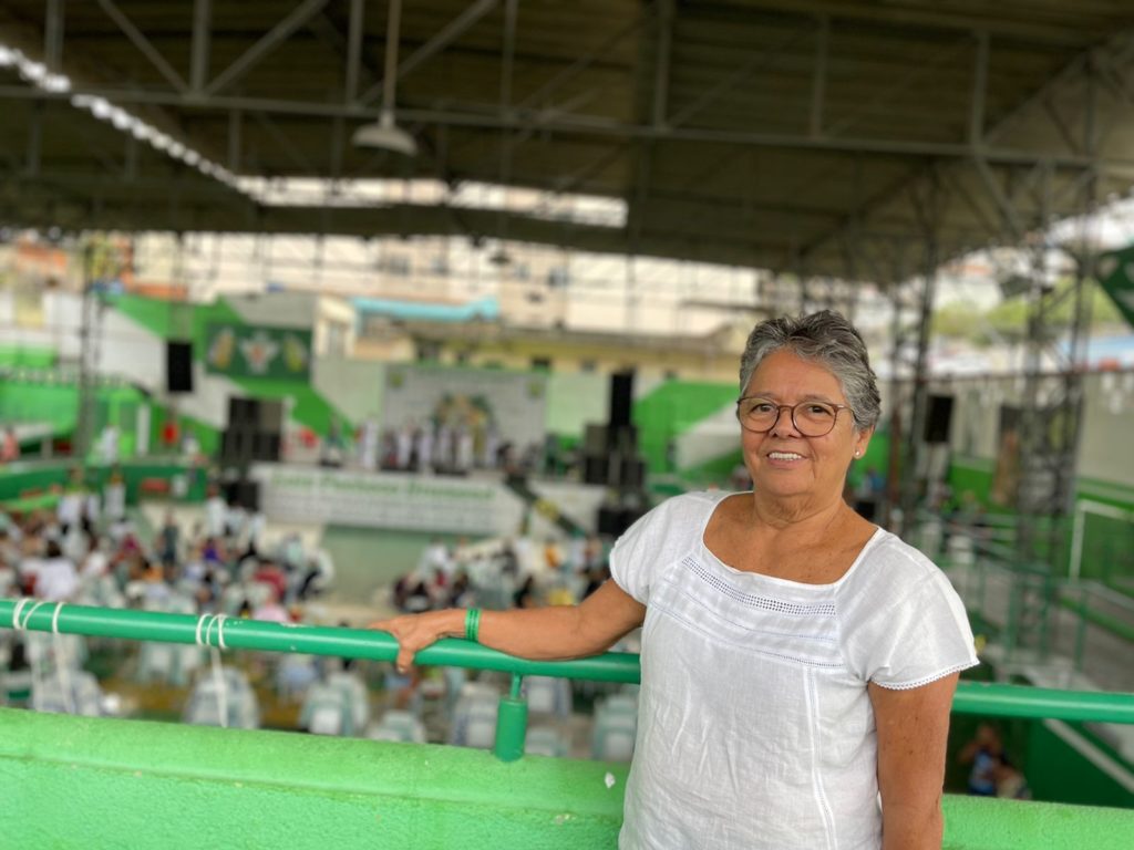 Vítima de preconceito na infância pelo laço familiar com Lampião - Virgulino Ferreira da Silva, visita quadra da Imperatriz
