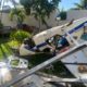Ultraleve cai no jardim de casa em condomínio de luxo da Barra da Tijuca
