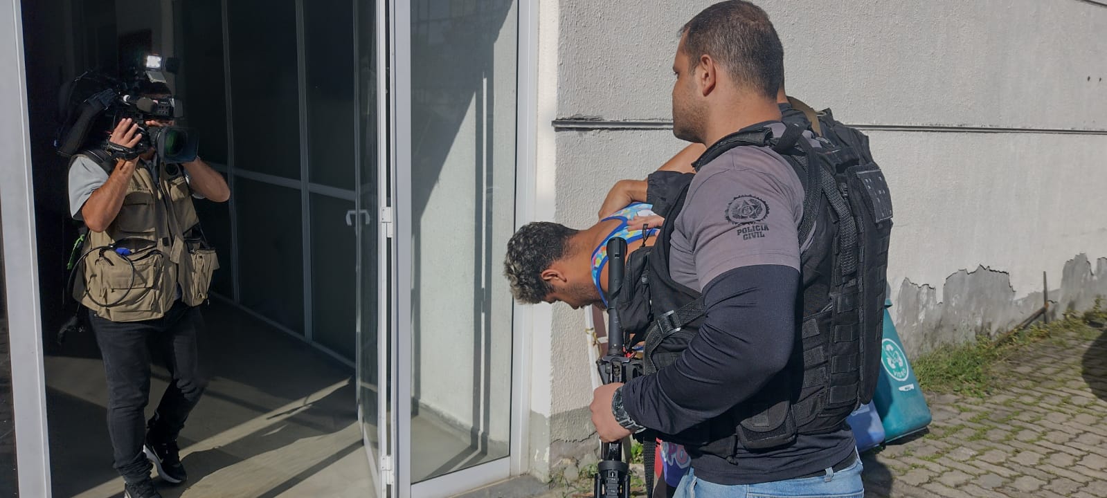 Trio é preso por roubo de veículos e tráfico de drogas na Zona Oeste do Rio