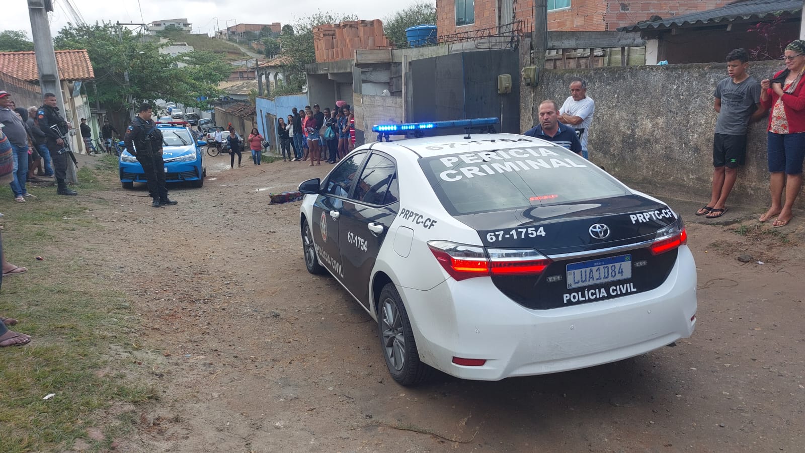 Bebê é encontrado morto dentro de lixeira em São Pedro da Aldeia