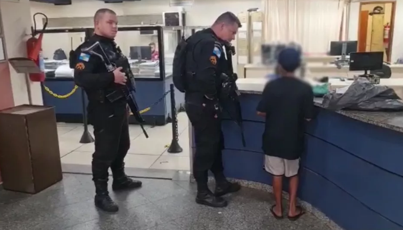 adolescente apontado como chefe de boca de fumo no Centro do Rio