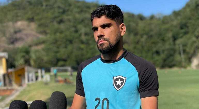 Botafogo encara o Ceará, no sábado (6), às 16h30, no Nilton Santos