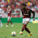 Gabigol em ação pelo Flamengo no jogo contra o Ceará pelo Campeonato Brasileiro