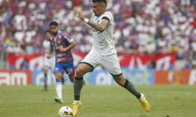 Tiquinho Soares durante estreia com a camisa alvinegra