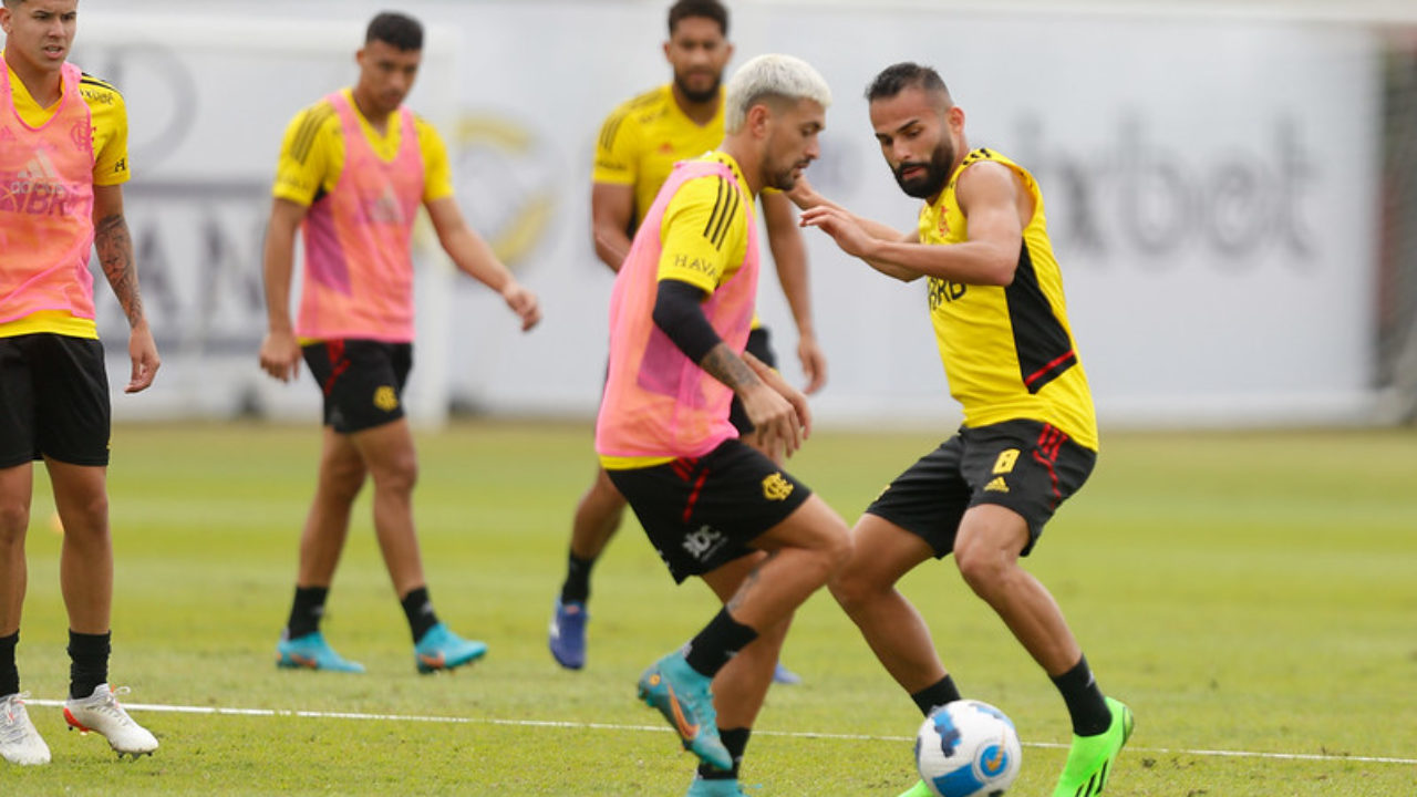 Flamengo divulga lista para jogo contra o Vélez sem Gabigol, David Luiz,  Thiago Maia e Léo Pereira - Super Rádio Tupi