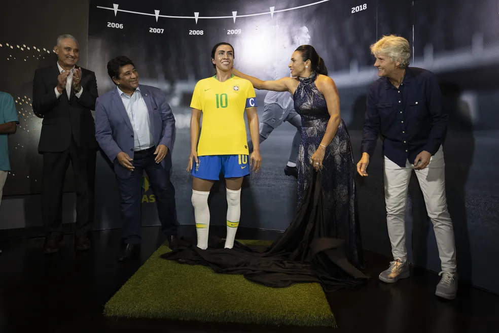 Estátua de Marta é inaugurada na CBF