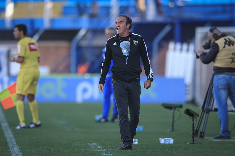 Cuca durante jogo do Atlético-MG