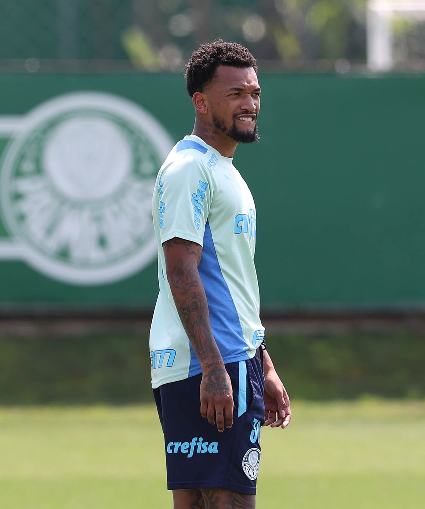 O jogador Jailson, da SE Palmeiras, durante treinamento, na Academia de Futebol. (Foto: Cesar Greco)