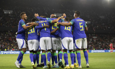 Jogadores do Brasil comemoram gol contra a Tunísia