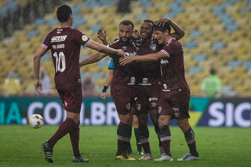 Jogadores do Fluminense comemoram gol