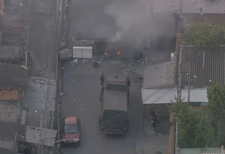 Barricadas no Morro da Serrinha