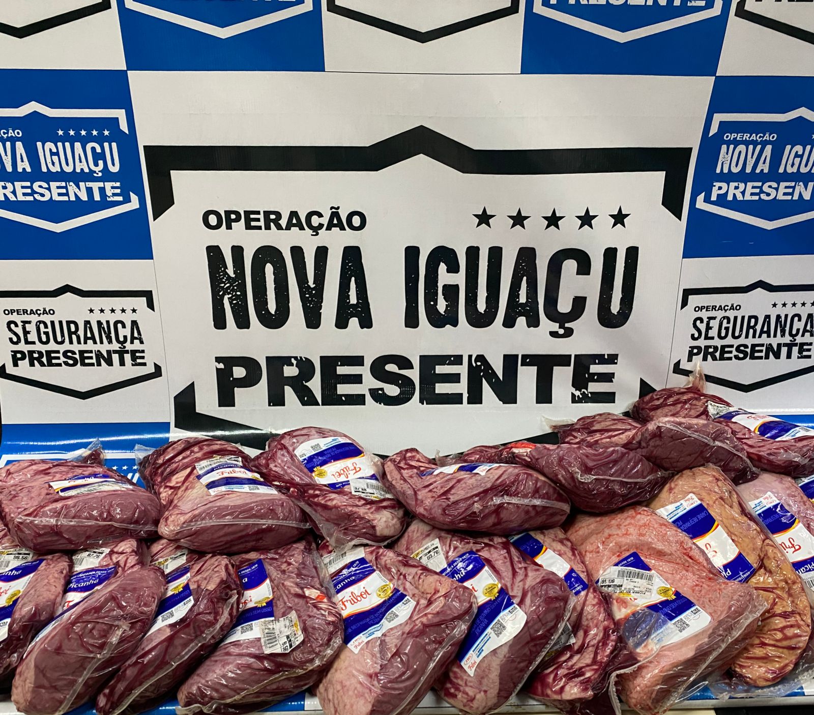 Carnes furtadas em supermercado em Nova Iguaçu