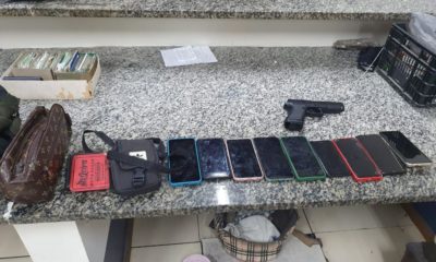 Celulares, bolsas, carteira e arma falsa apreendidos com ladrão em BRT