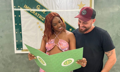 Iza ao lado de Leandro Vieira no barracão da Imperatriz