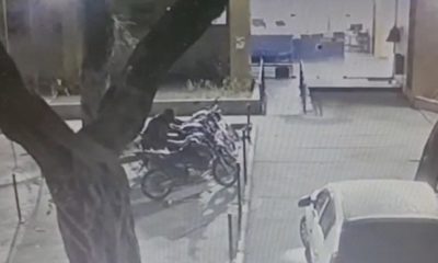 Moto é furtada em frente de delegacia em São Gonçalo