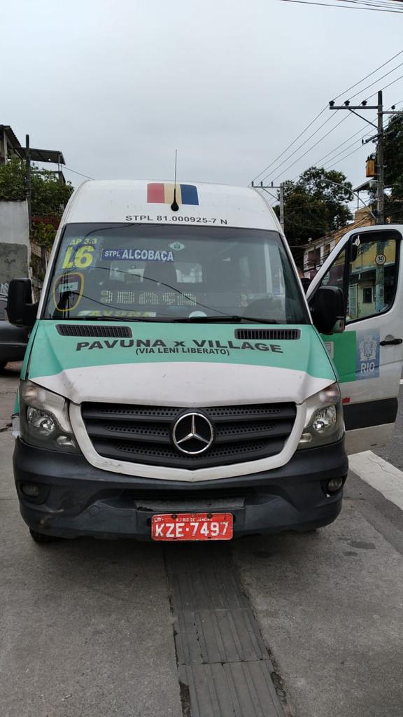 Presidiário foi detido enquanto dirigia uma van regularizada pela Prefeitura do Rio em Madureira