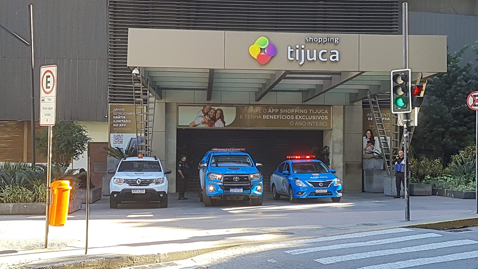 Bandidos tentam assaltar joalheria no Shopping Tijuca