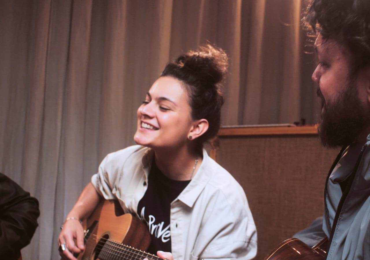 Cantora Cibelle Hespanhol, revelação do The Voice, lança novo hit nesta sexta