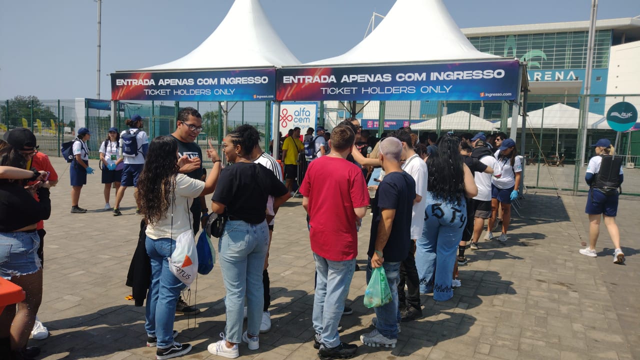 Público começa a agitar o Parque Olímpico no segundo dia do Rock in Rio