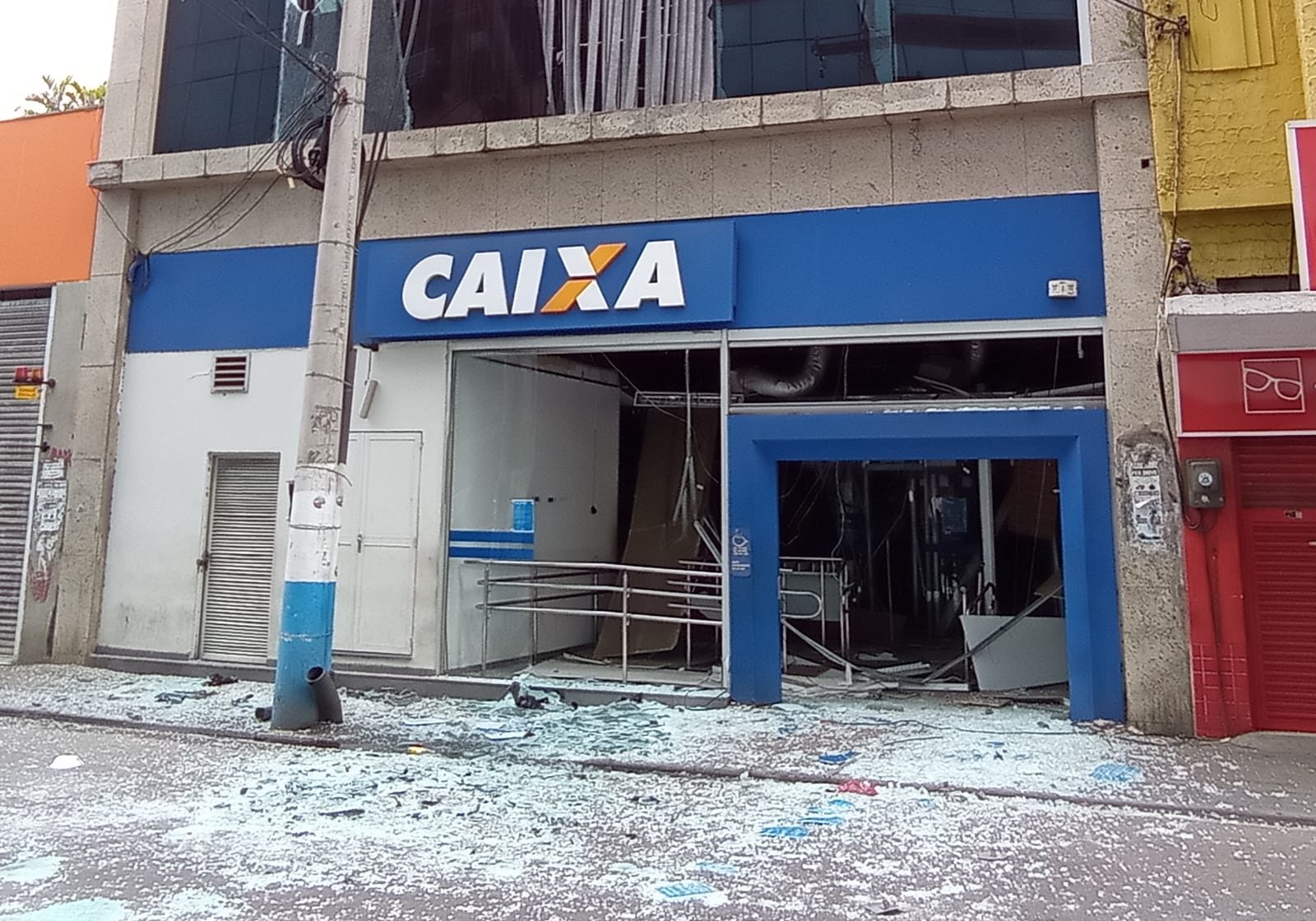 Agência da Caixa atacada por criminosos em São João de Meriti