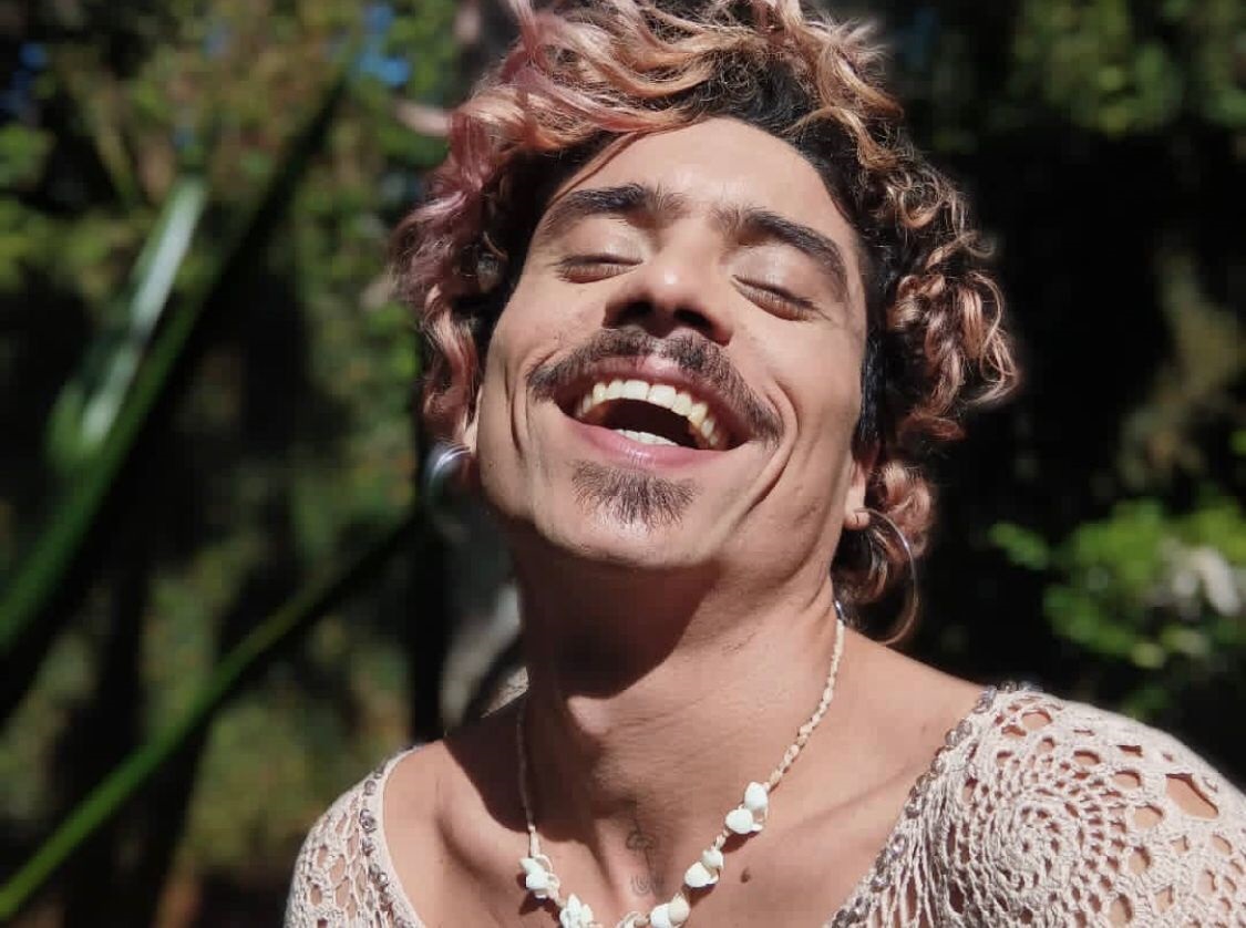 Festa Ziriguidum da Primavera recebe Tyaro na Feira Hippie de Ipanema, na praça General Osório