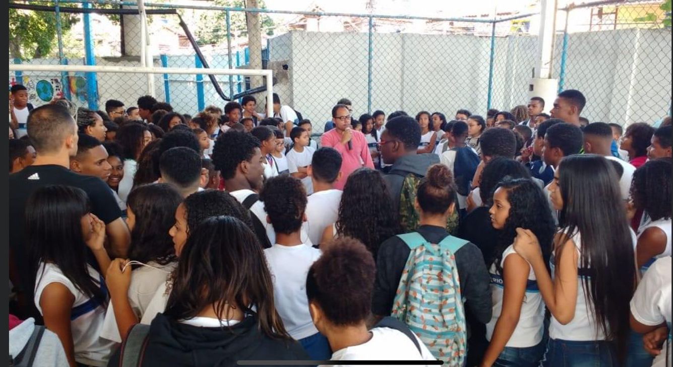 Setembro Amarelo: Bullying pode triplicar risco de suicídio em adolescentes