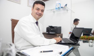 Entenda a possível doença do Rei Charles, que provoca vermelhidão e inchaço das mãos