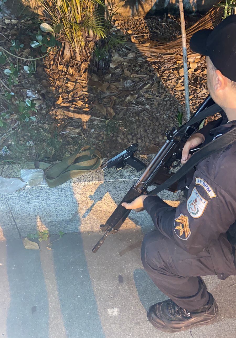 Policiais são atacados em Anchieta