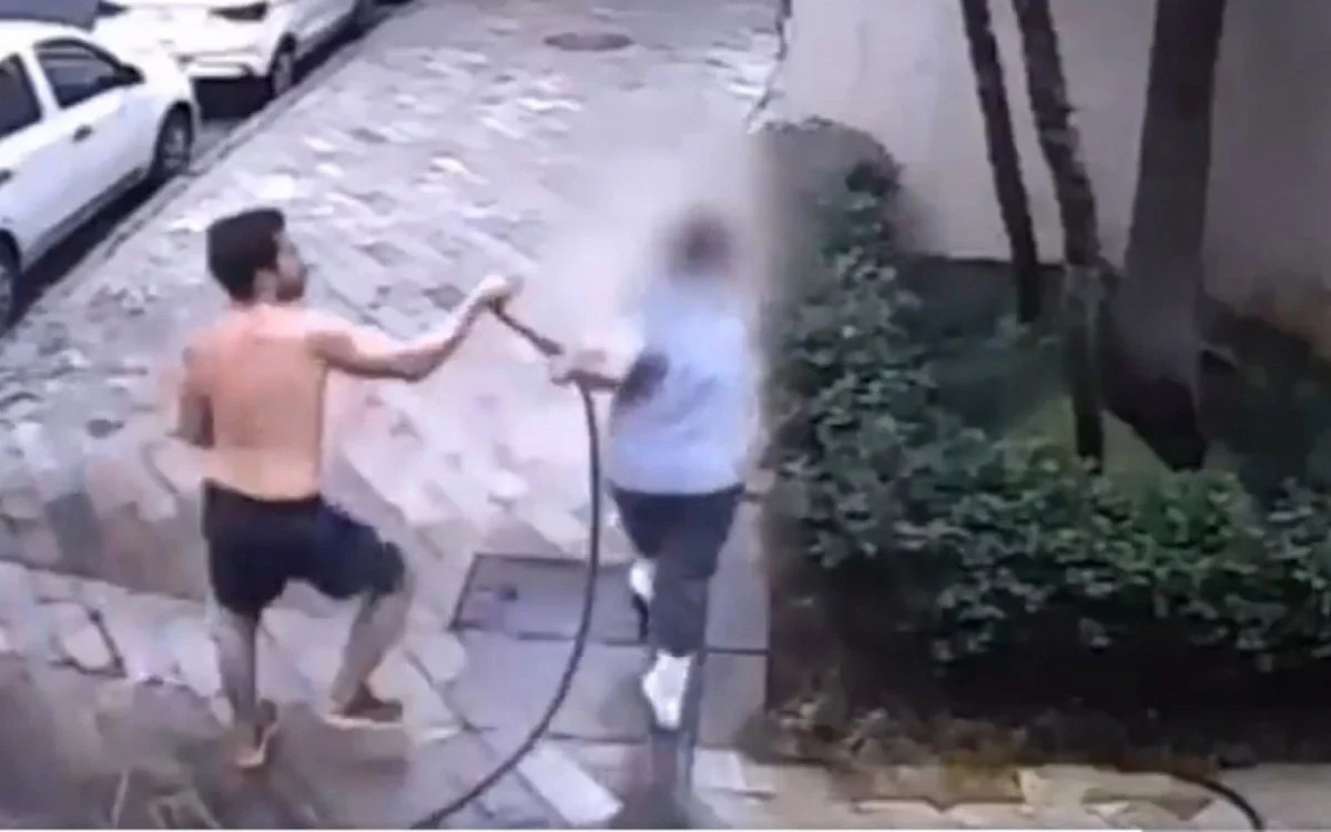 [VÍDEO] Homem agride faxineira enquanto lavava calçada em Belo Horizonte