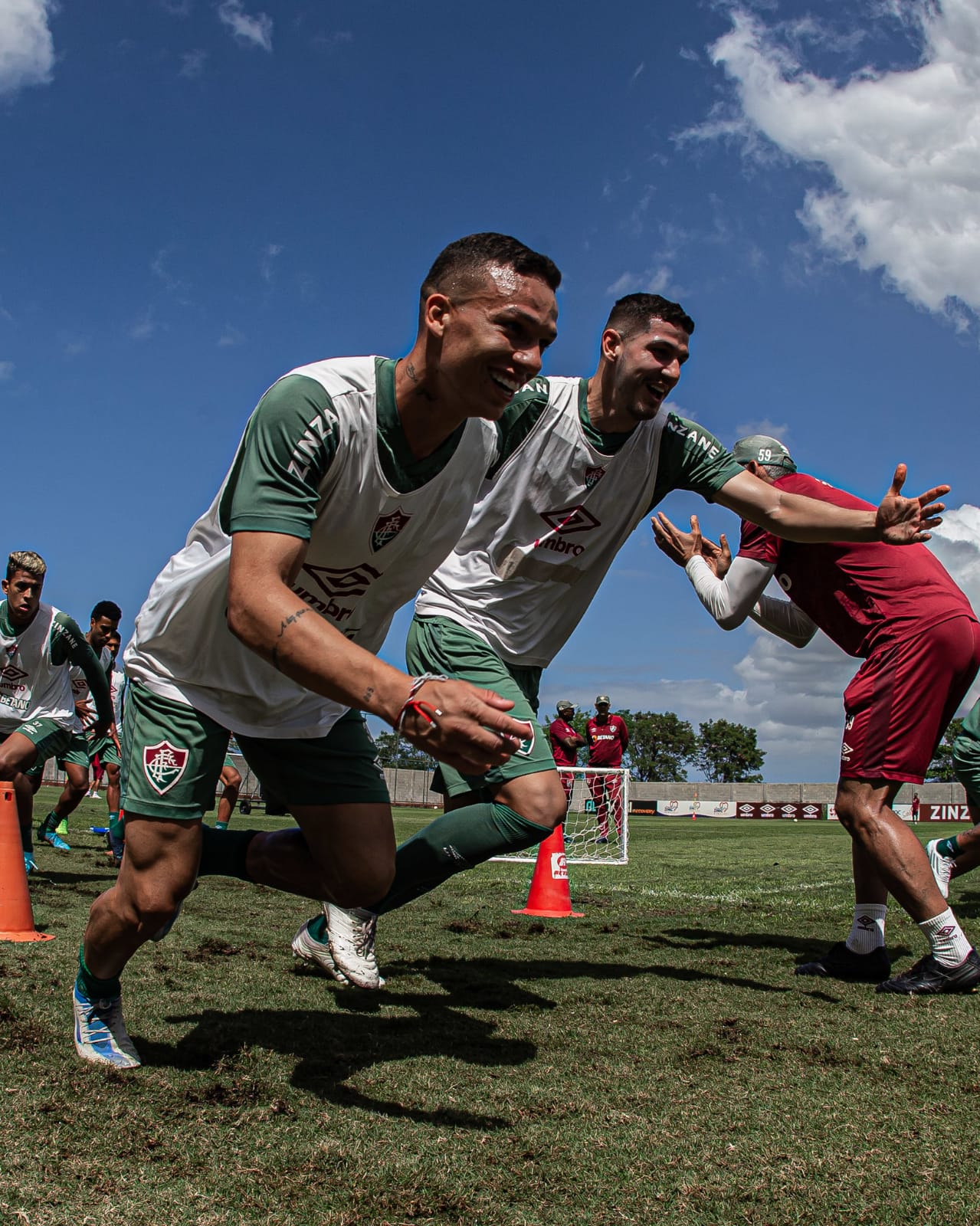 Jogadores do Fluminense treinam no CT Carlos Castilho