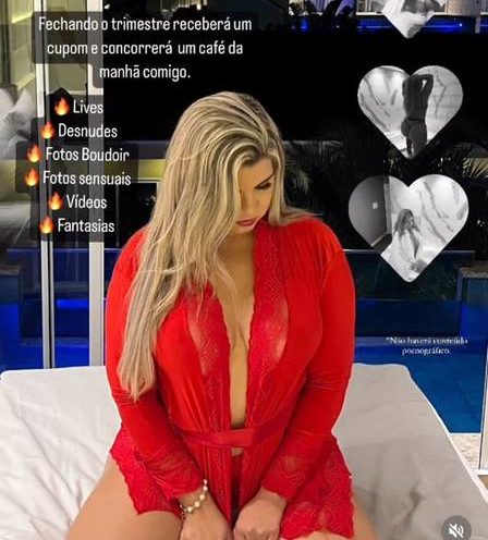 PM de lingerie em pose sensual